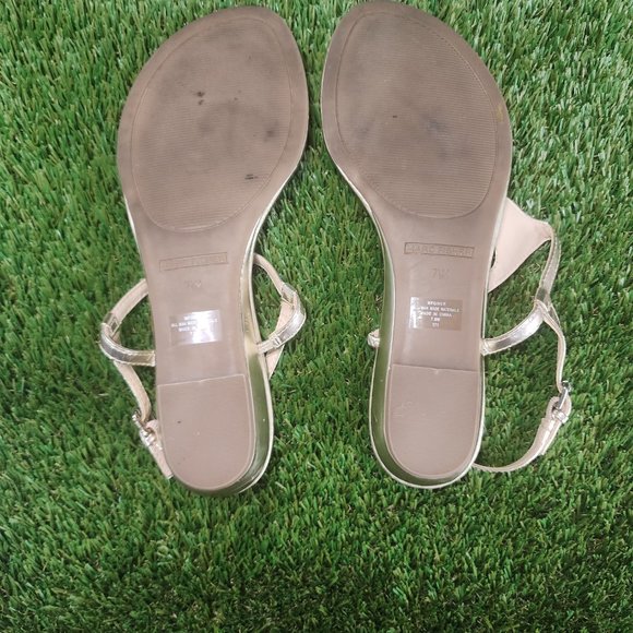 MARC FISHER - Gold Thong Sandals w/Mother of Pearl Design in Excellent Condition - Picture 3 of 5